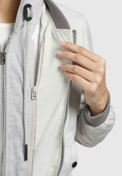 Khujo PERSEE - Leichte Jacke - Hellgrau 13 Khujo PERSEE - Leichte Jacke - Hellgrau -Khujo Geschaft 10d01ba7d37a437b945930fcf9628d59